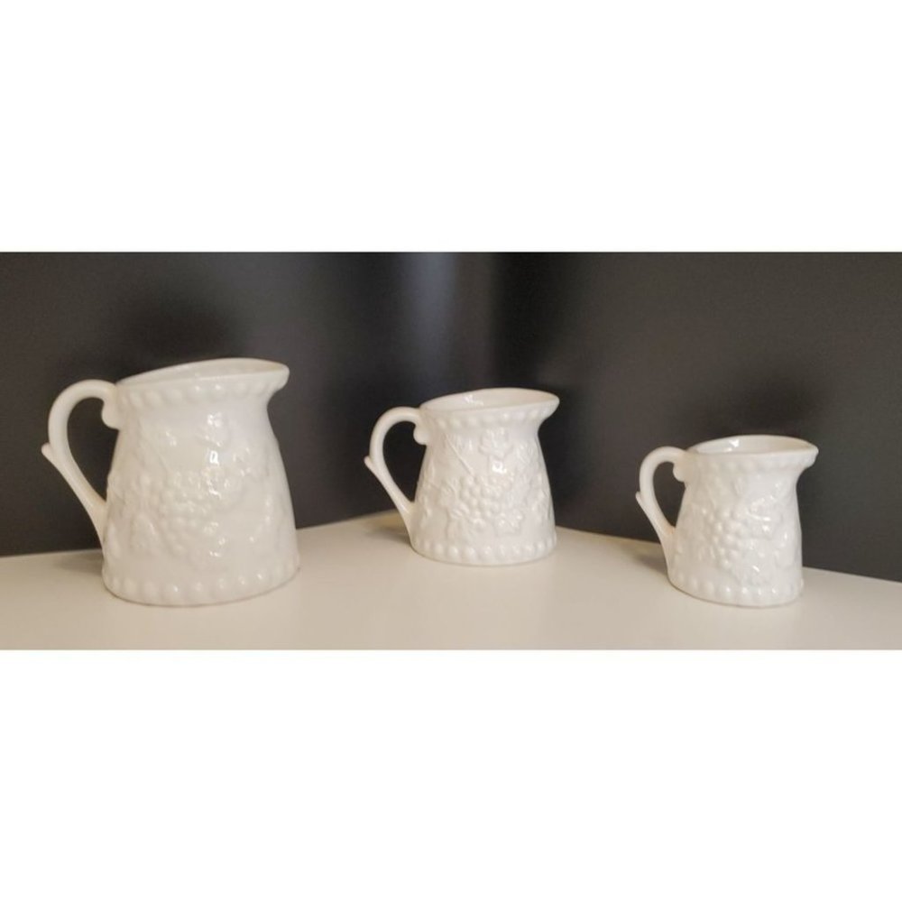 VINTAGE NAPCOWARE CERAMIC MEASURING CUP SET of 3- WHITE WITH GRAPE VINE PATTERN